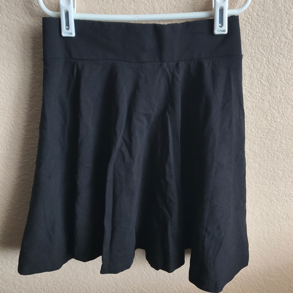NWOT H&M Black Circle Skater Skirt
